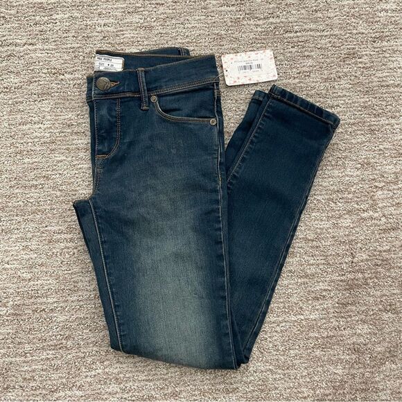 🚨 3 for $25 - FREE People Nwt Crop Jean Ella Wash - Picture 2 of 7